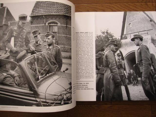 洋書 Kampfraum Arnheim: A Photo Study of