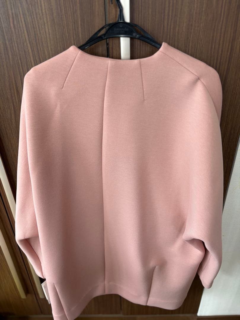 ノーカラーピンクロングコート