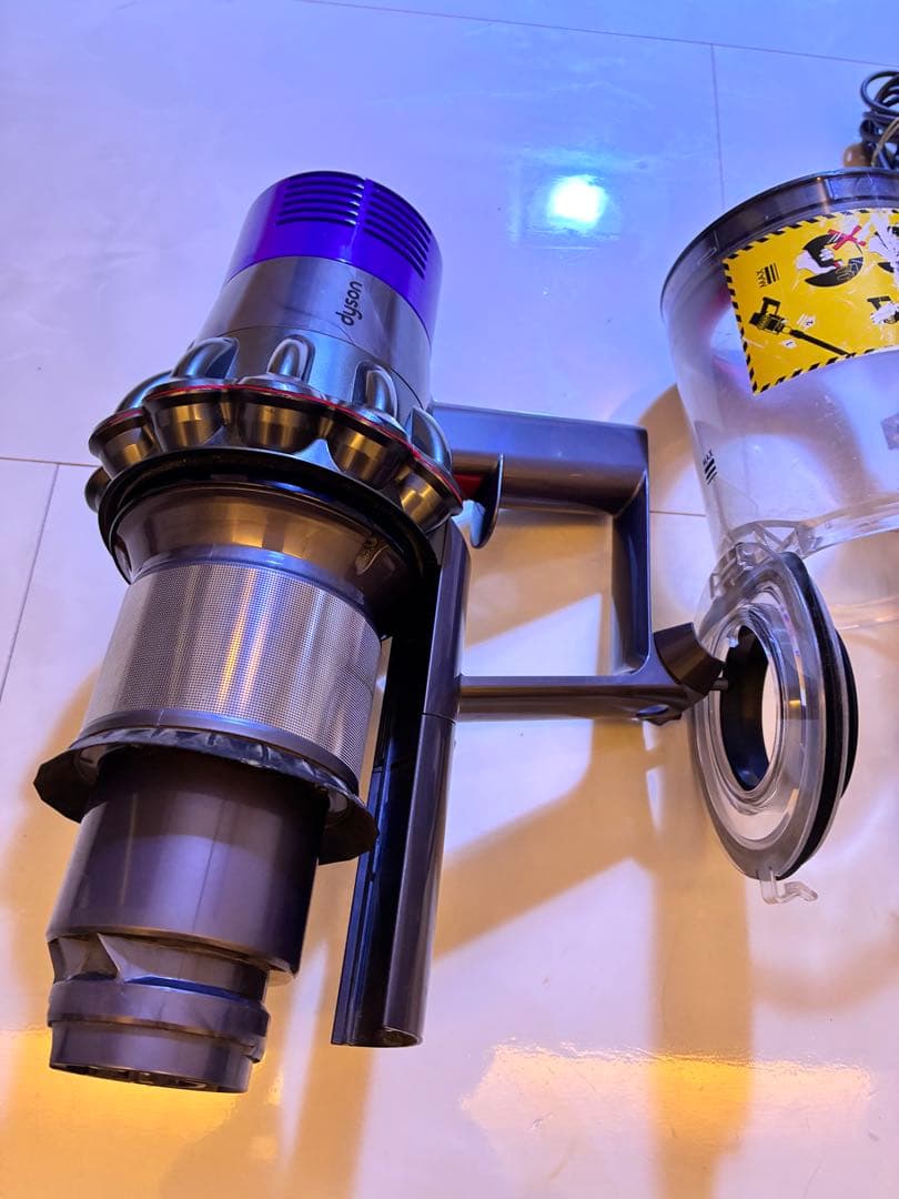 Dyson SV12コードレスクリーナー ダイソン　バッテリー無し