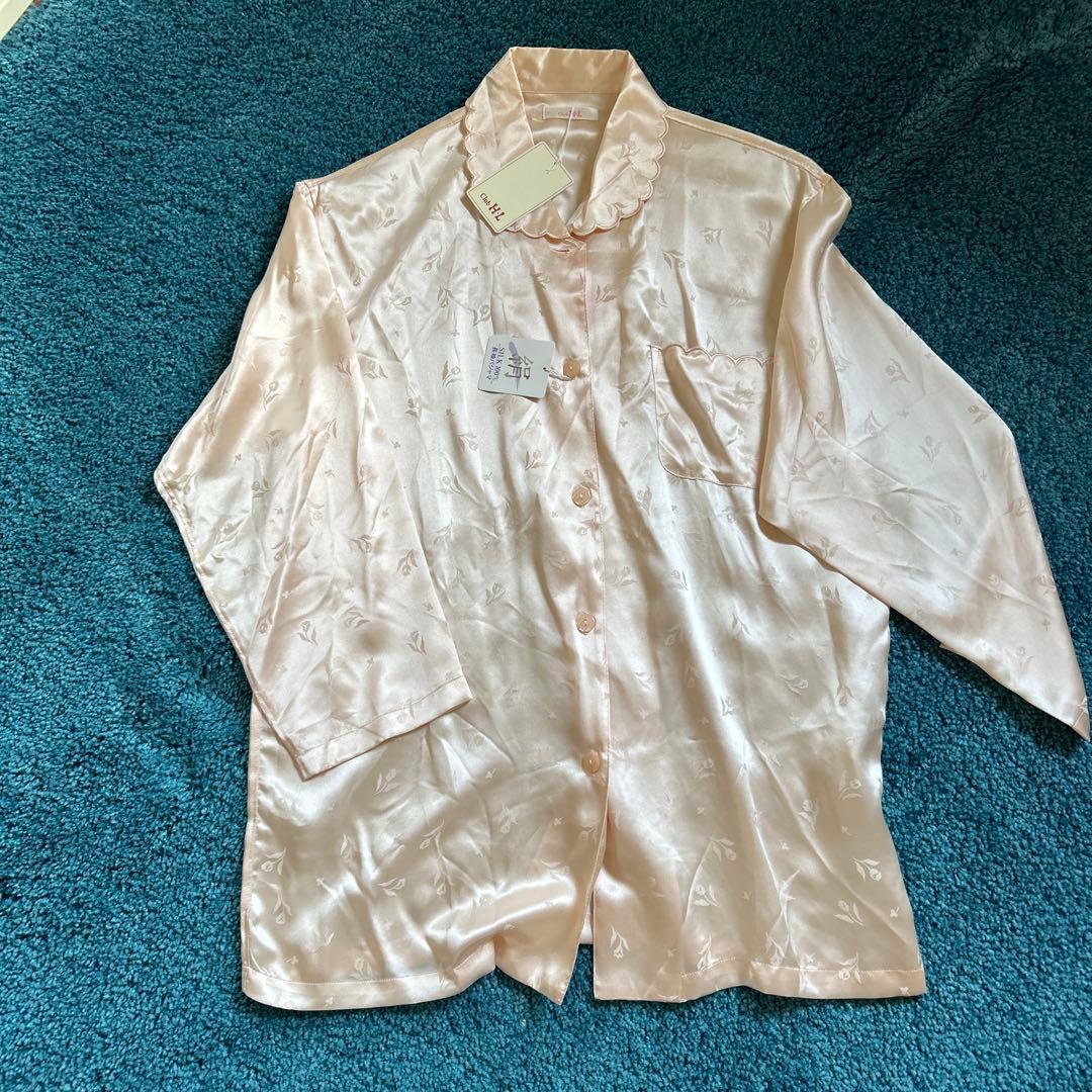 【新品　未使用】silk 100% パジャマ セット (長袖・長ズボン)