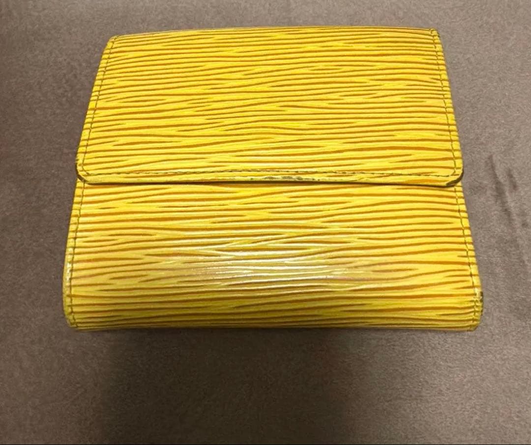【レア】Louis Vuitton エピ 二つ折り財布