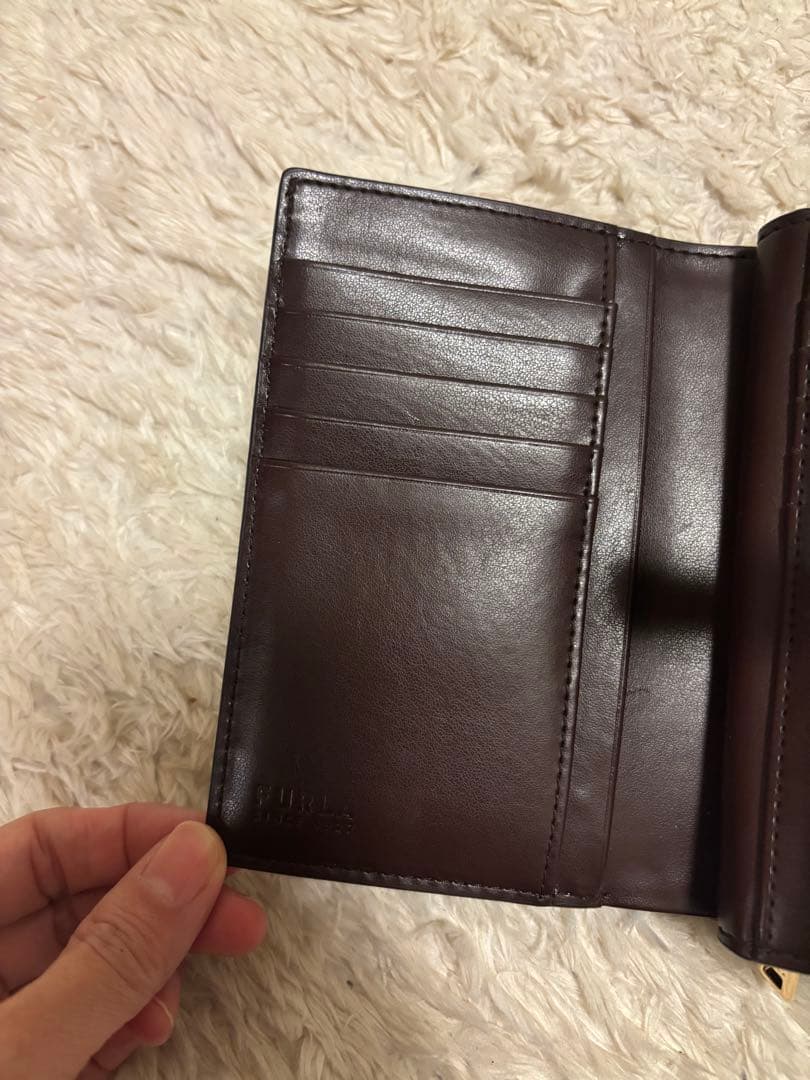 二つ折り財布 グレーと黒のレザー