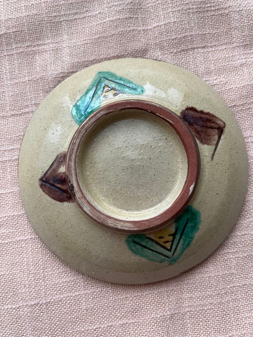 加山春子作　多色装飾の丸型皿 約15cm