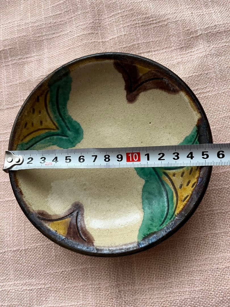 加山春子作　多色装飾の丸型皿 約15cm