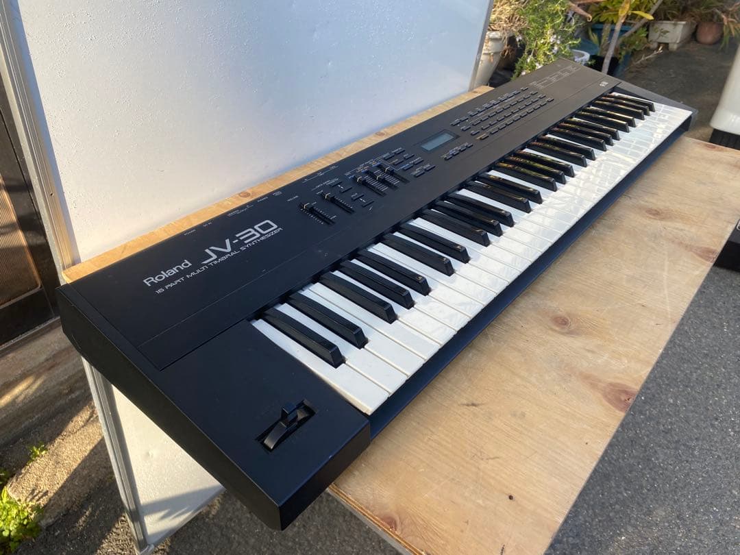 Roland JV-30 シンセサイザー　ジャンク品　中古品