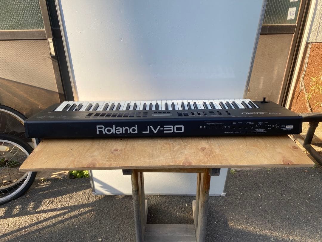 Roland JV-30 シンセサイザー　ジャンク品　中古品
