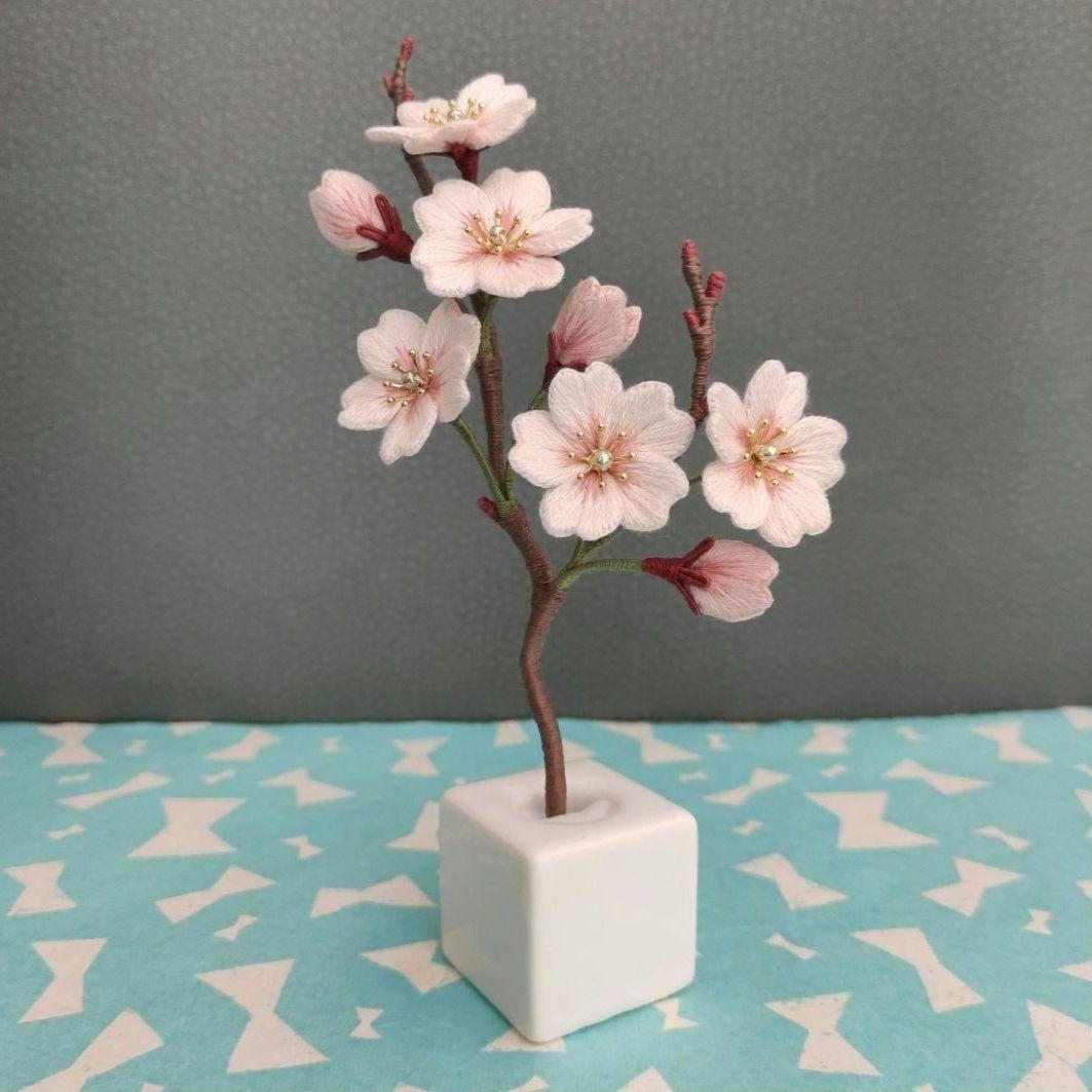 【専用出品】立体刺繍　桜 一輪挿し （bright pink）