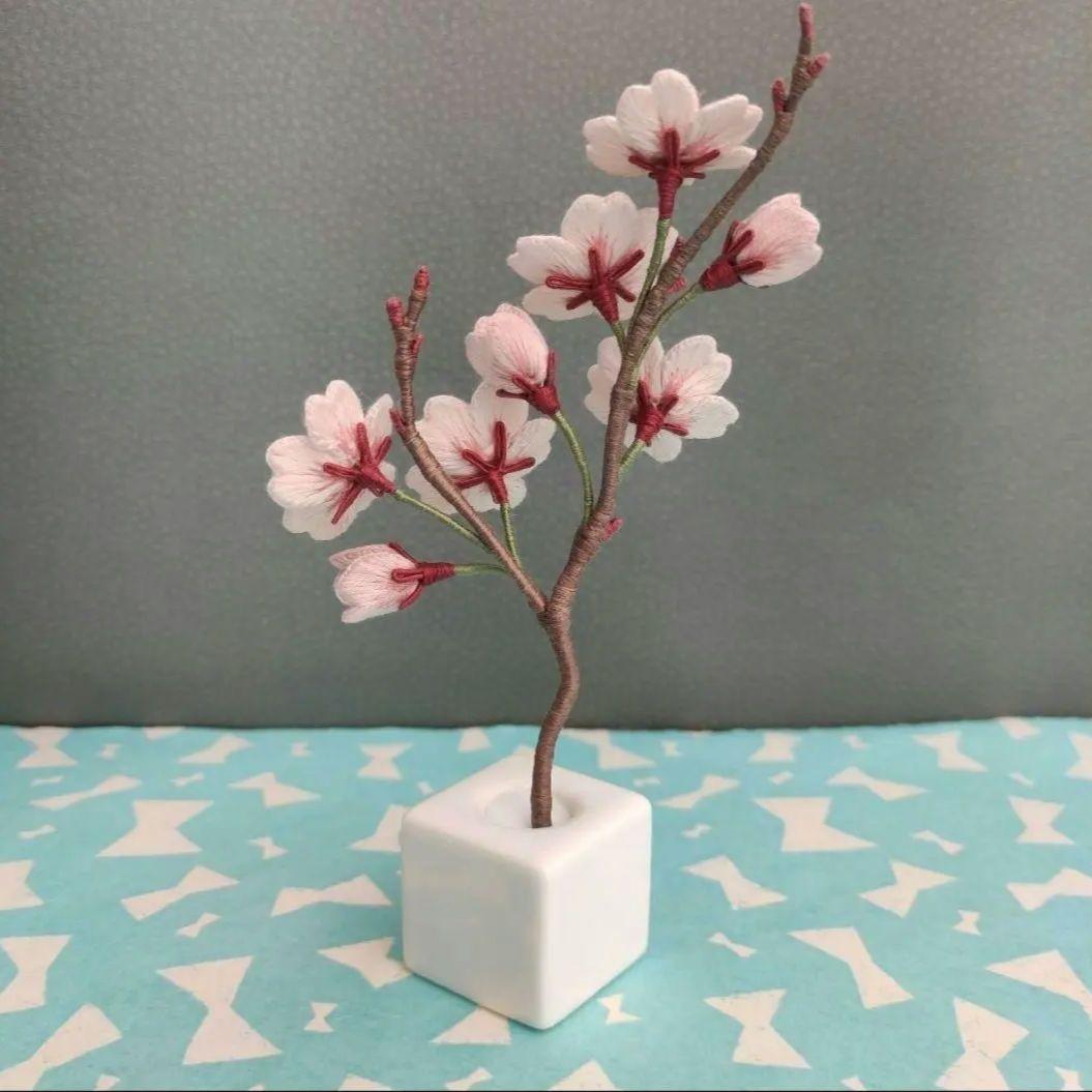 【専用出品】立体刺繍　桜 一輪挿し （bright pink）