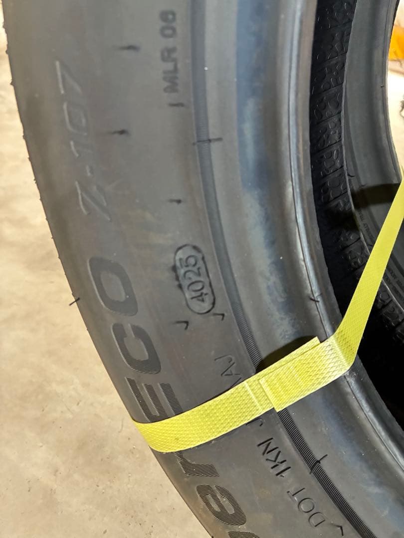 TRAZANO ZuperEco 205/55R17 95W タイヤ新品送料込み