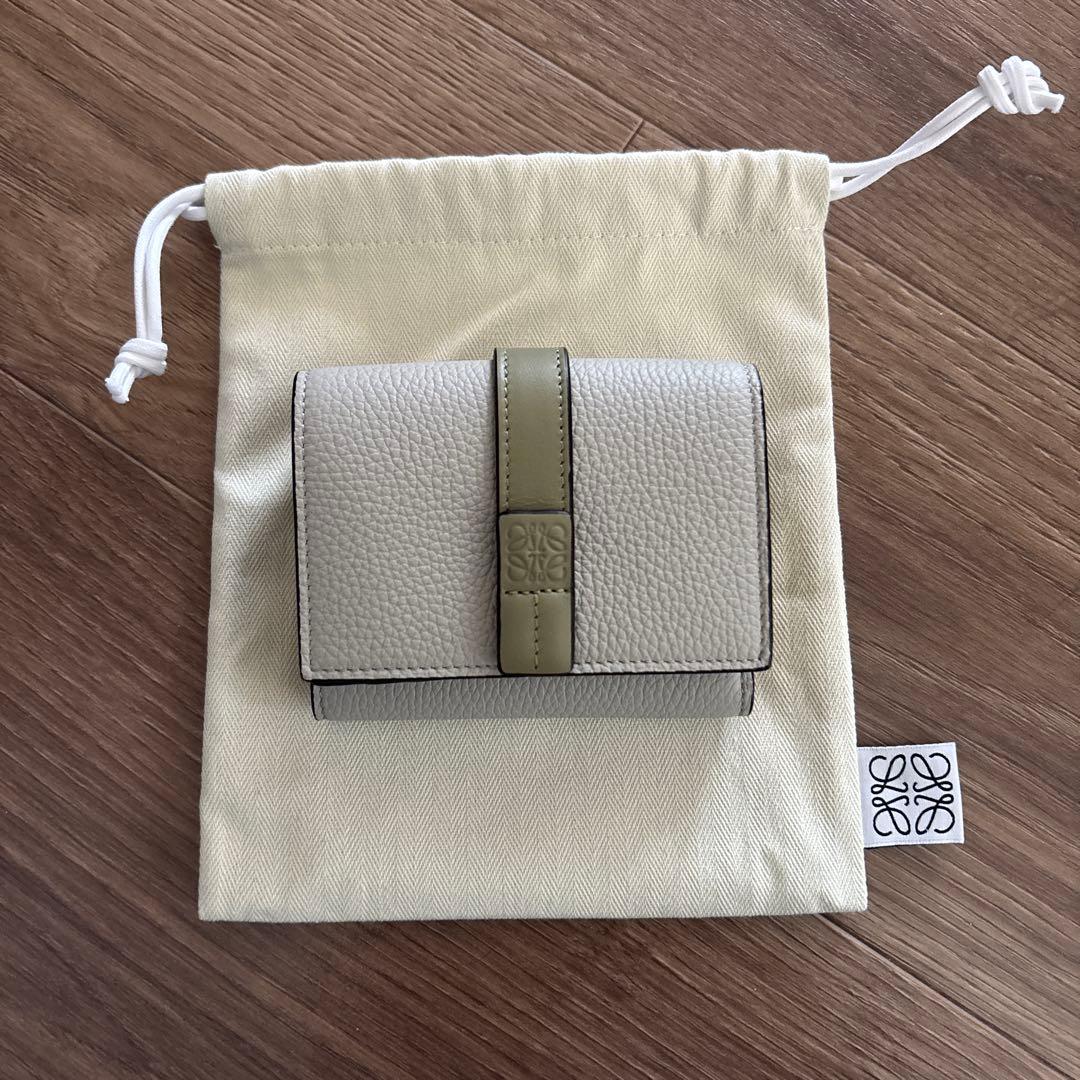 LOEWE トライフォールド ウォレット　ソフトグレインカーフ