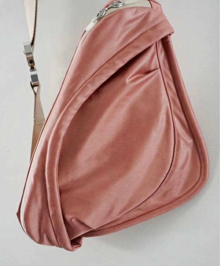 hatra Optical Bag オプティカルバッグ ボディバッグ PINK