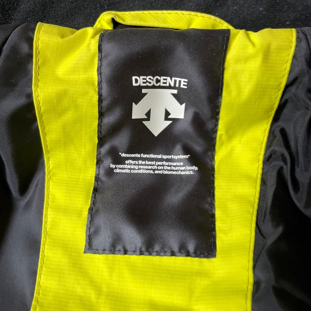 DESCENT スノーウェアセットアップ　きれいなネオンカラーです！
