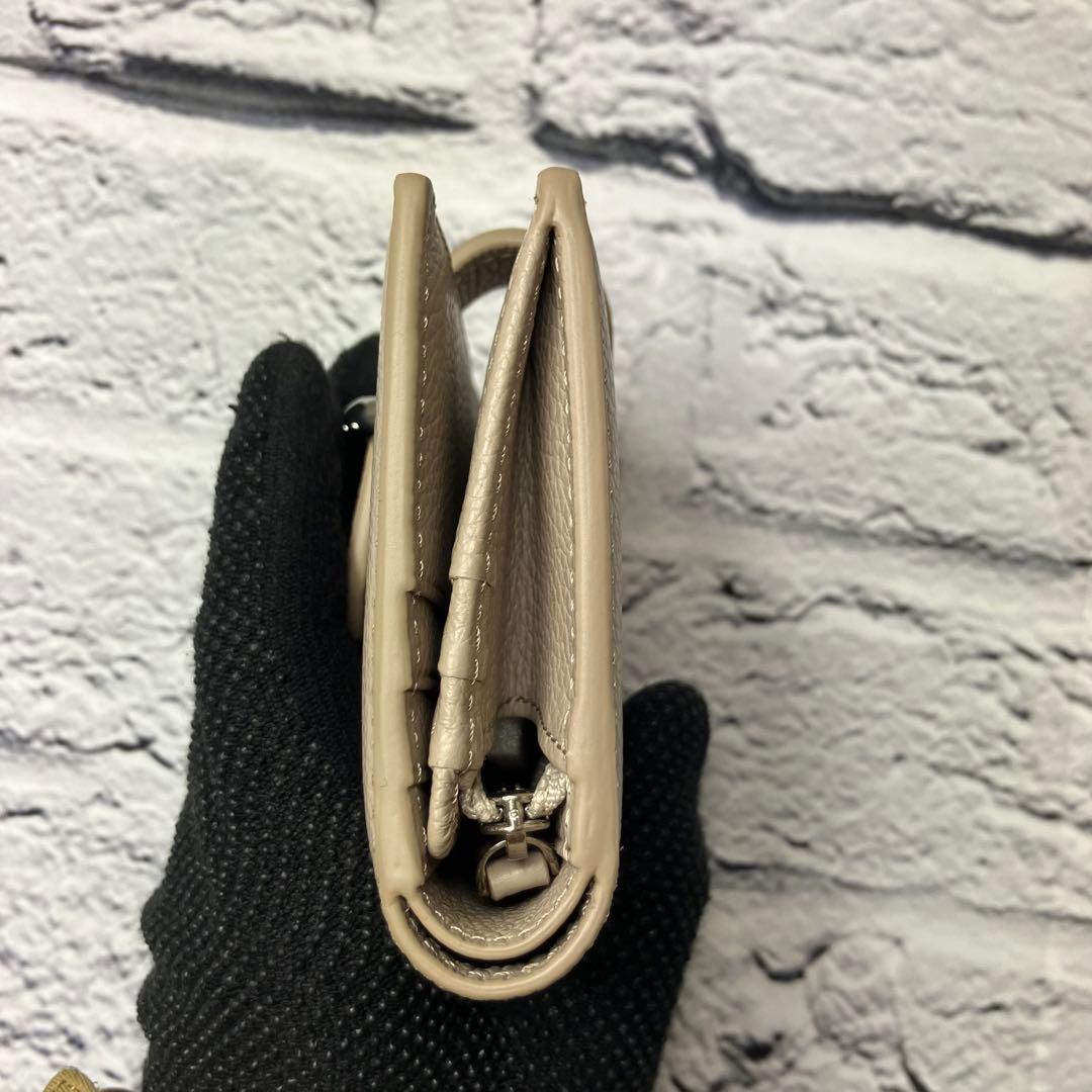 ほぼ新品✨VASIC ヴァジック シボ革 レザー グレージュ 二つ折り財布