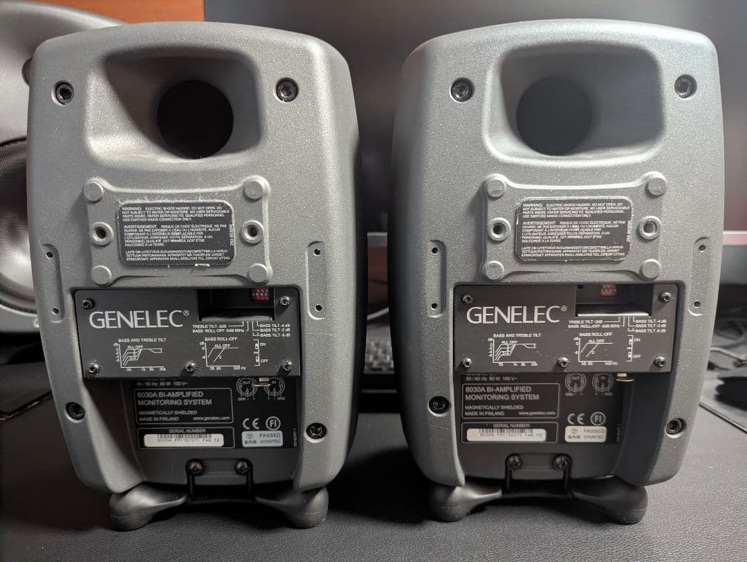 お買い得 GENELEC 8030A ペア モニタースピーカー 連番