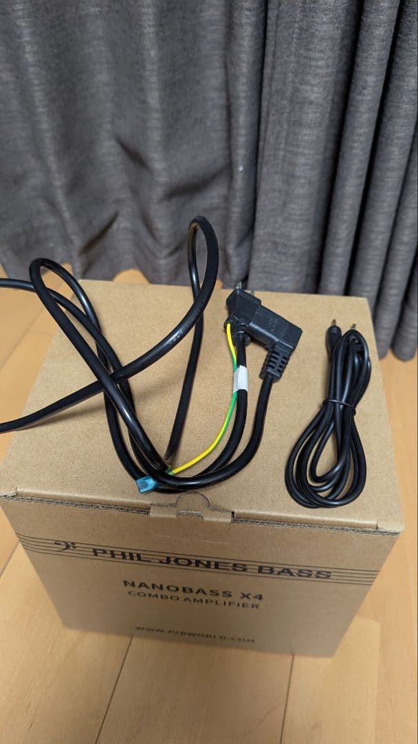 【未使用品】PHIL JONES NANOBASS X4 ベース用アンプ