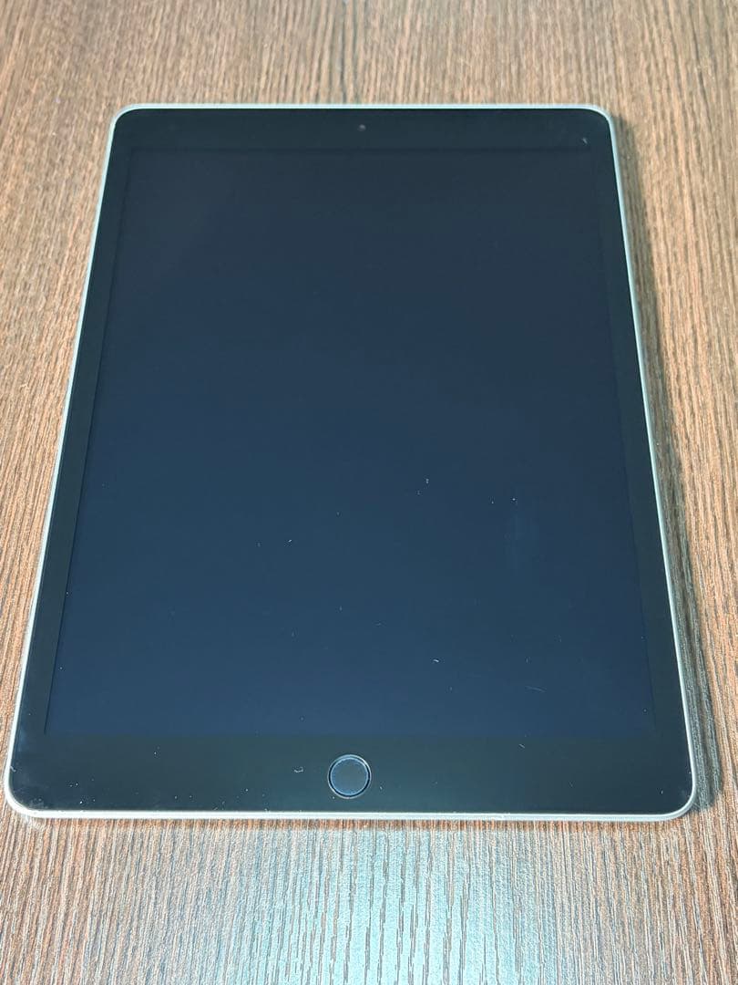 きのこ　iPad 第9世代 64GB シルバー ケース付 動作良好