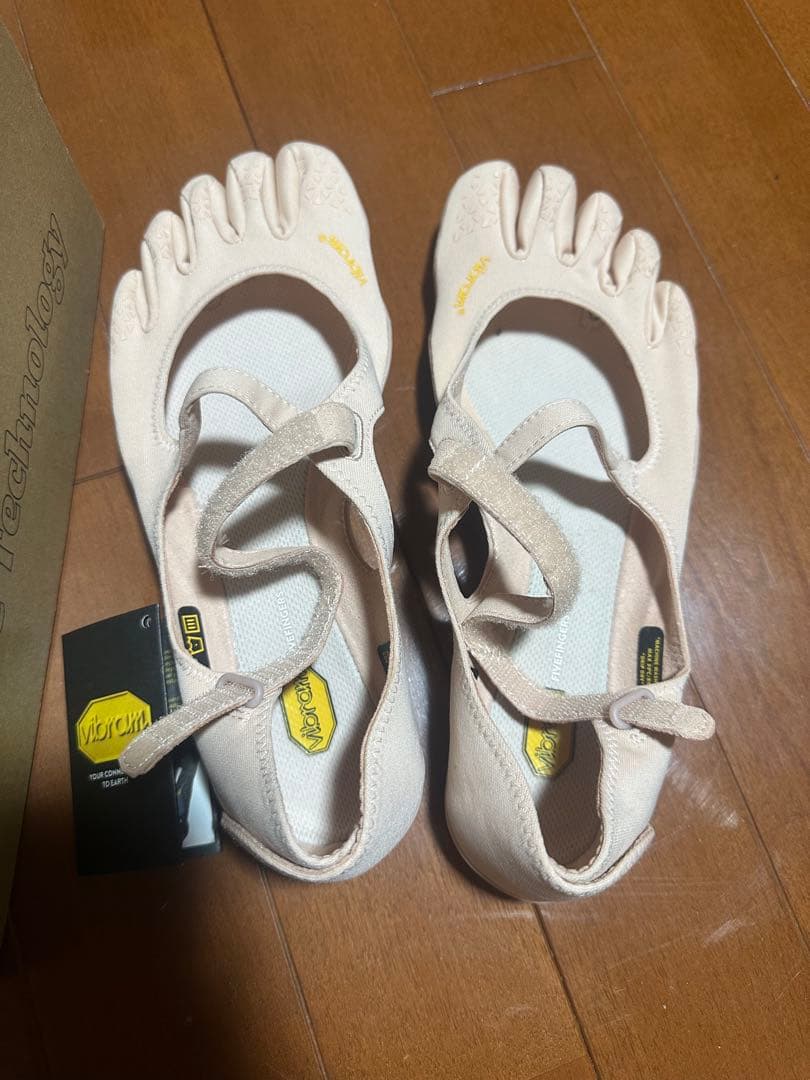 Vibram Jennie 同じ型　5本指の靴ヨガシューズ ピンク38