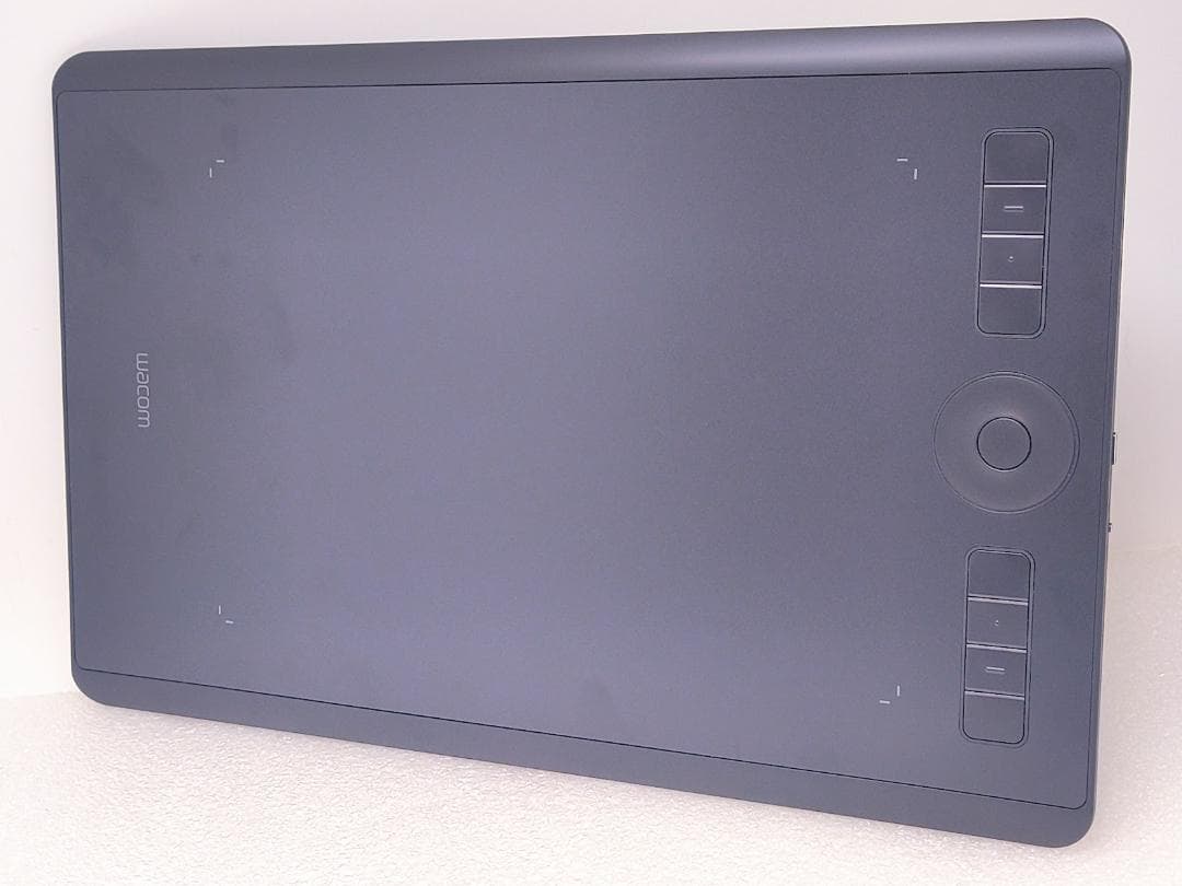 【美品】Wacom Intuos Pro ペンタブレット PTH660K0