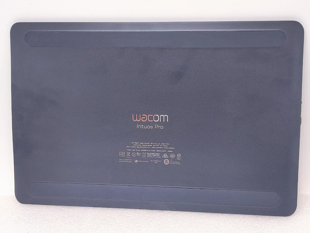 【美品】Wacom Intuos Pro ペンタブレット PTH660K0