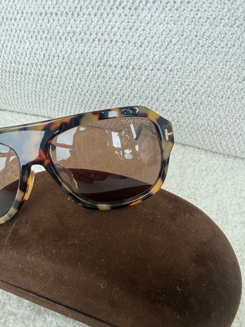 TOM FORD トータスシェル サングラス ケース付き