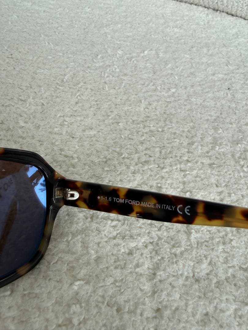 TOM FORD トータスシェル サングラス ケース付き