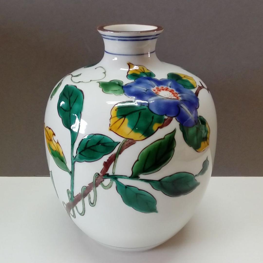 九谷焼　小壺「色絵鉄線花」三ツ井為吉作
