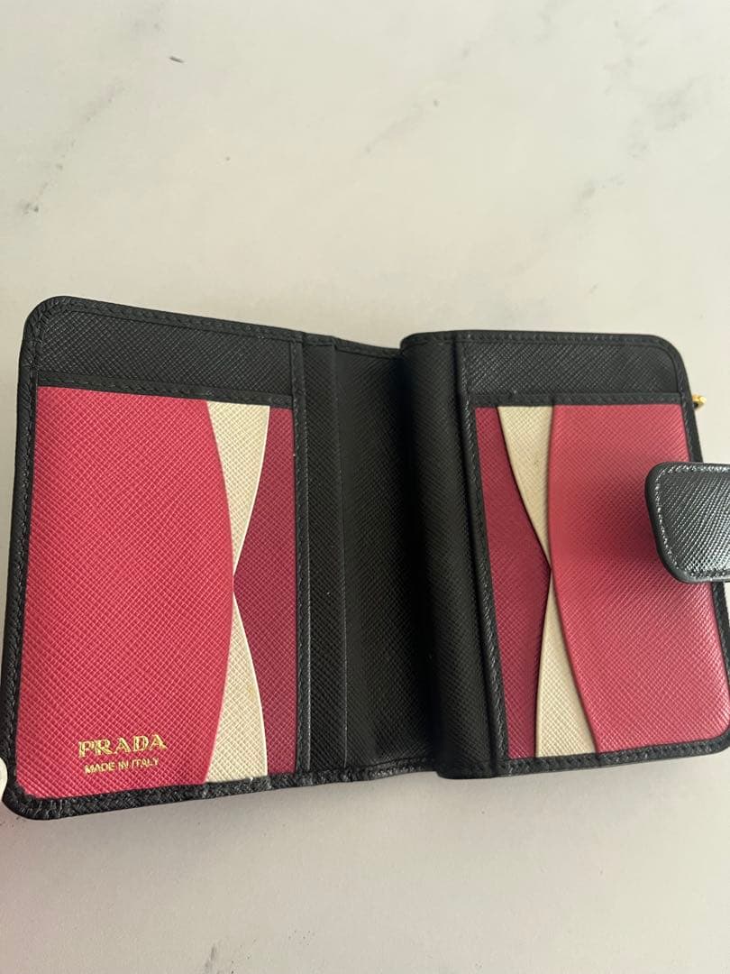 PRADA サフィアーノ 二つ折り財布 黒 ピンク バイカラー