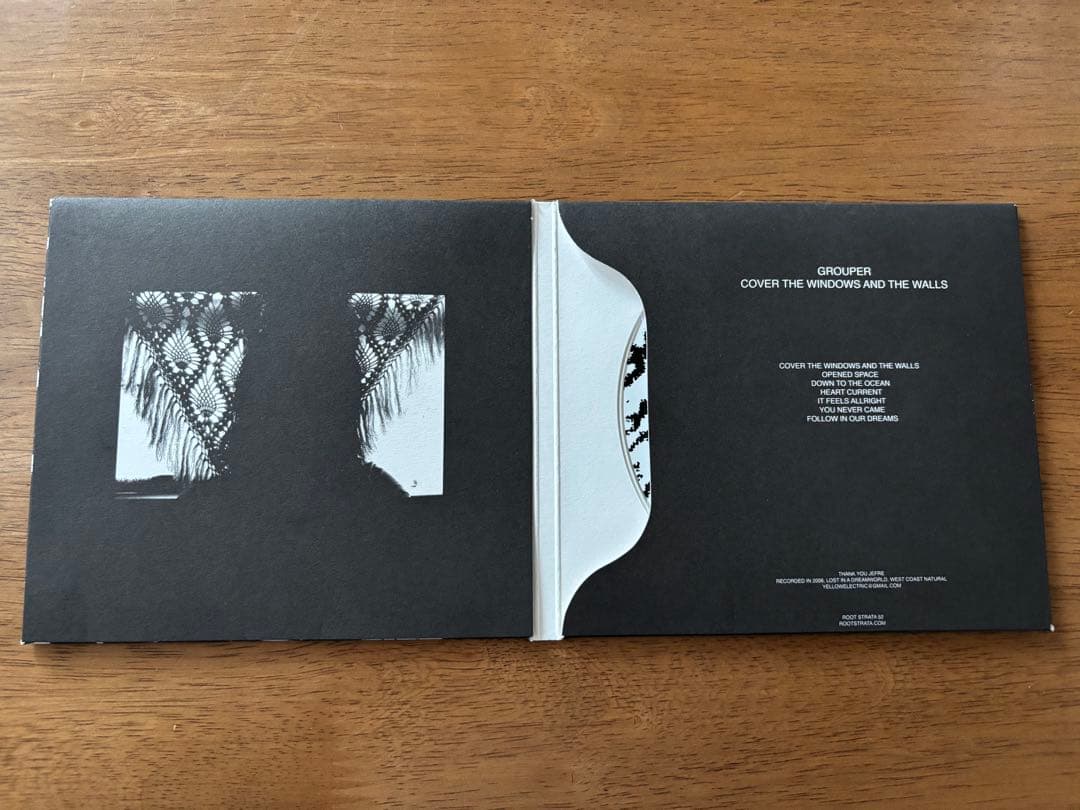 洋楽 COVER THE WINDOWS AND THE WALLS/GROUPER