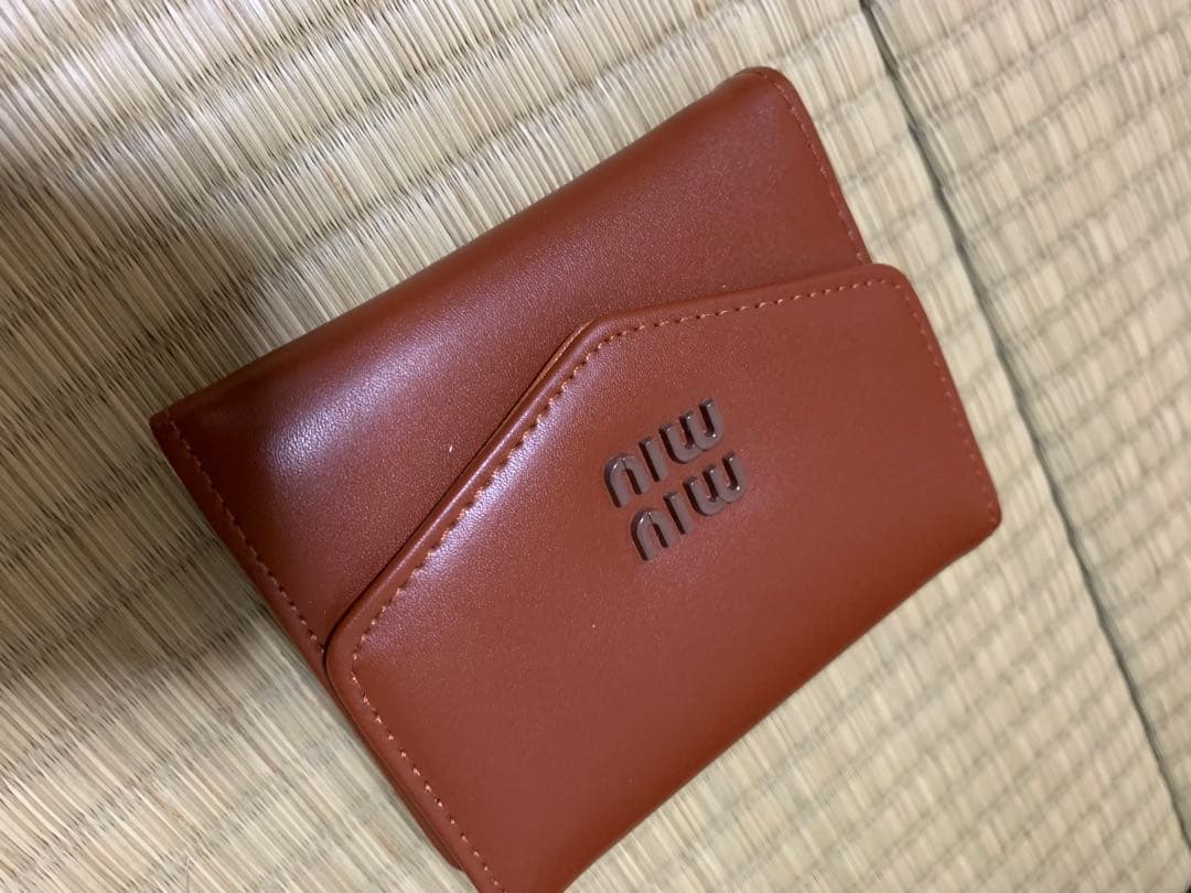 miiu 三つ折り財布 ブラウンNOVELTY