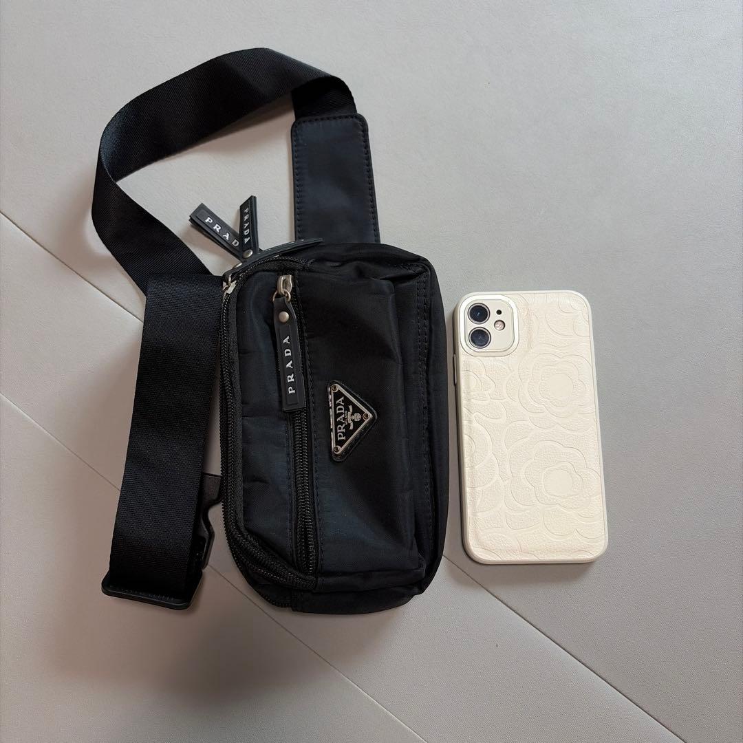 PRADA ブラック ボディバッグ　ヴィンテージ品
