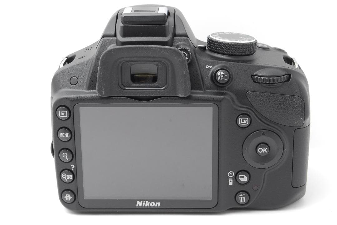 【ショット数８枚　ほぼ新品】Nikon D3200　スマホ転送　箱・付属品付き