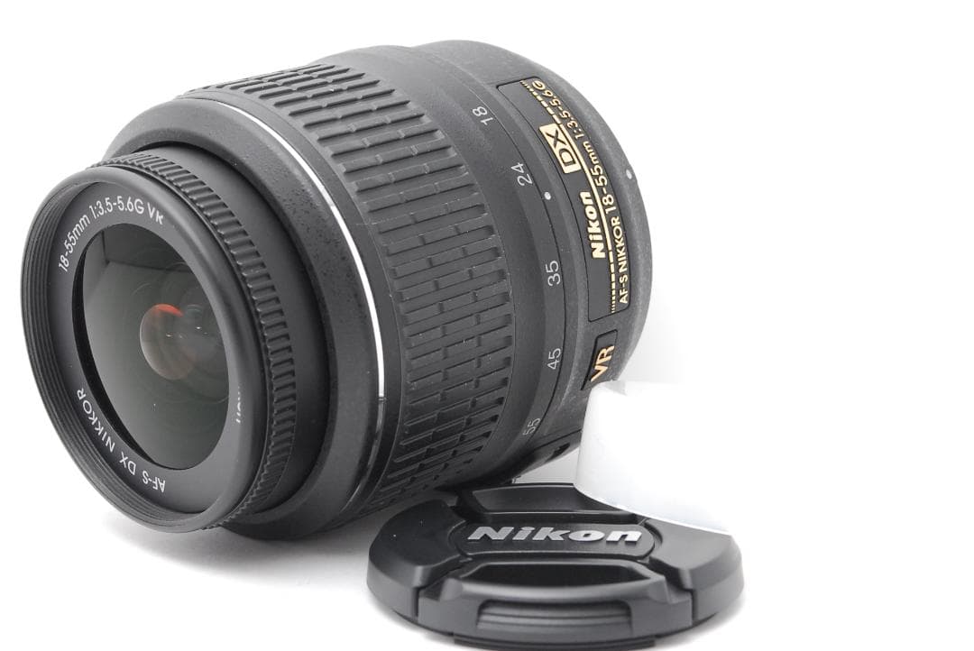 【ショット数８枚　ほぼ新品】Nikon D3200　スマホ転送　箱・付属品付き