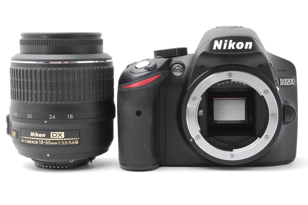 【ショット数８枚　ほぼ新品】Nikon D3200　スマホ転送　箱・付属品付き