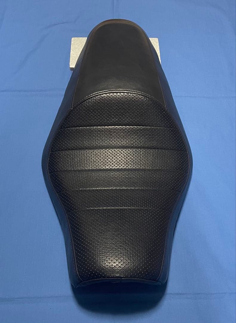 シ*ウ様 ハーレー純正　XL1200R スポーツスター用シート　04〜