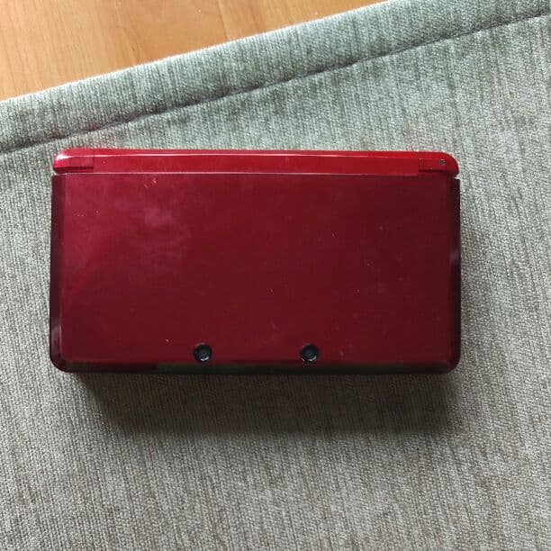 ニンテンドー3DS 　レッド
