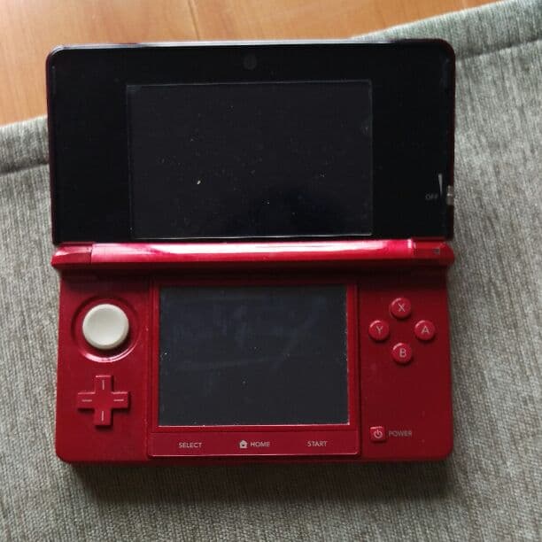 ニンテンドー3DS 　レッド