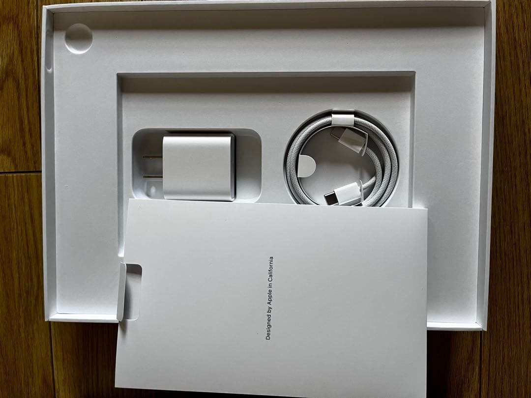 【極美品】iPad 第11世代 (無印) 128GB WiFiモデル 付属品多数