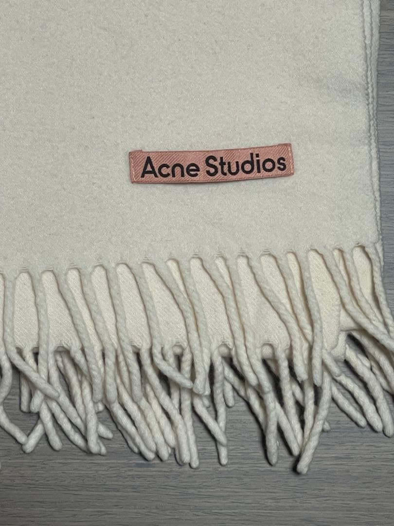 Acne Studios アイボリー マフラー フリンジ付き