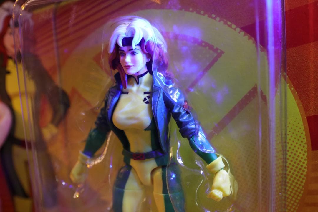 新品未開封マーベルレ ローグ+ xmenマークジオラマボーナスプレゼント