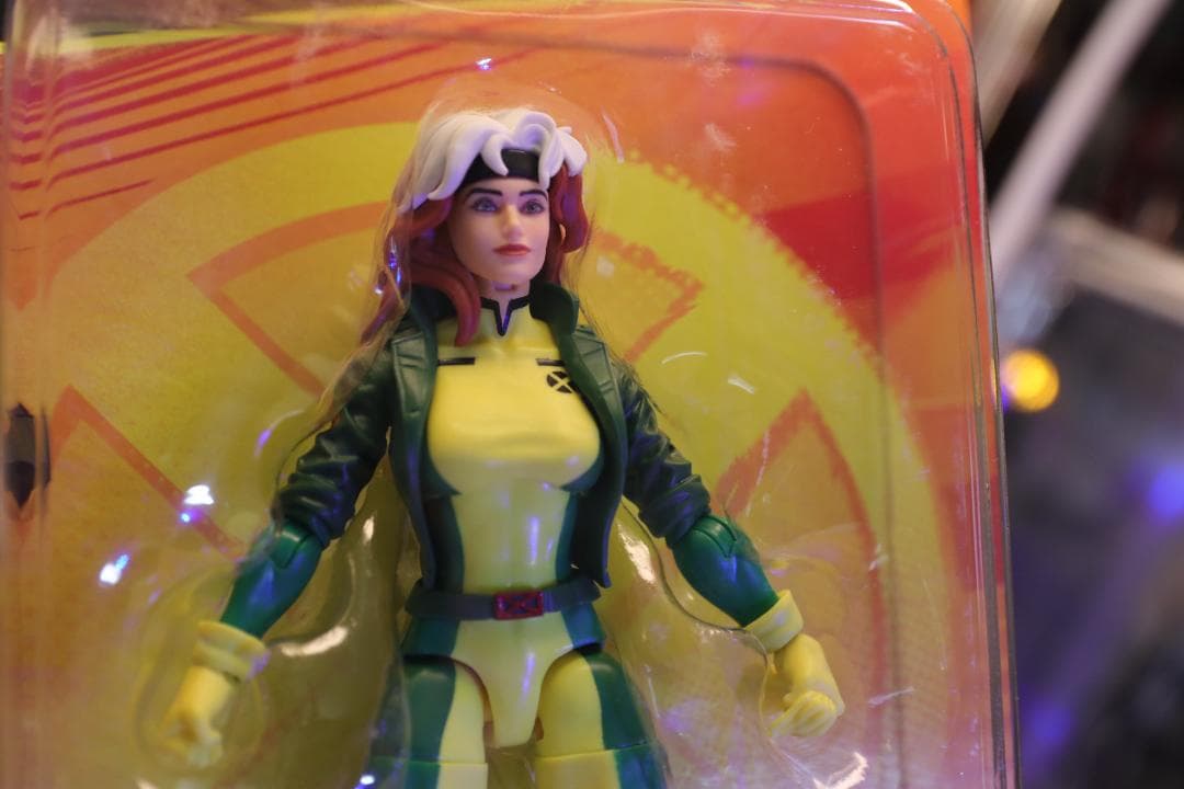 新品未開封マーベルレ ローグ+ xmenマークジオラマボーナスプレゼント