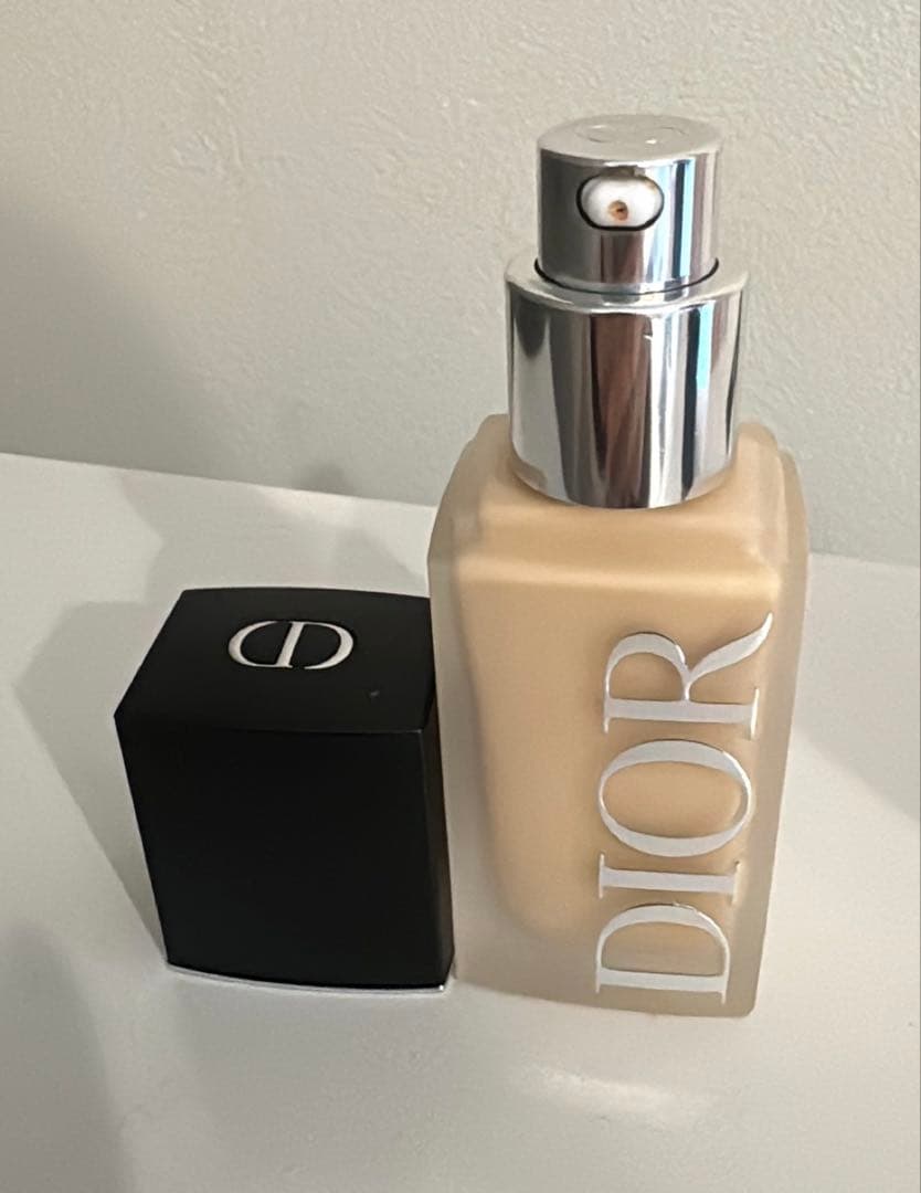 Dior ディオールフォーエヴァーフルイドスキンウェア　ONニュートラル