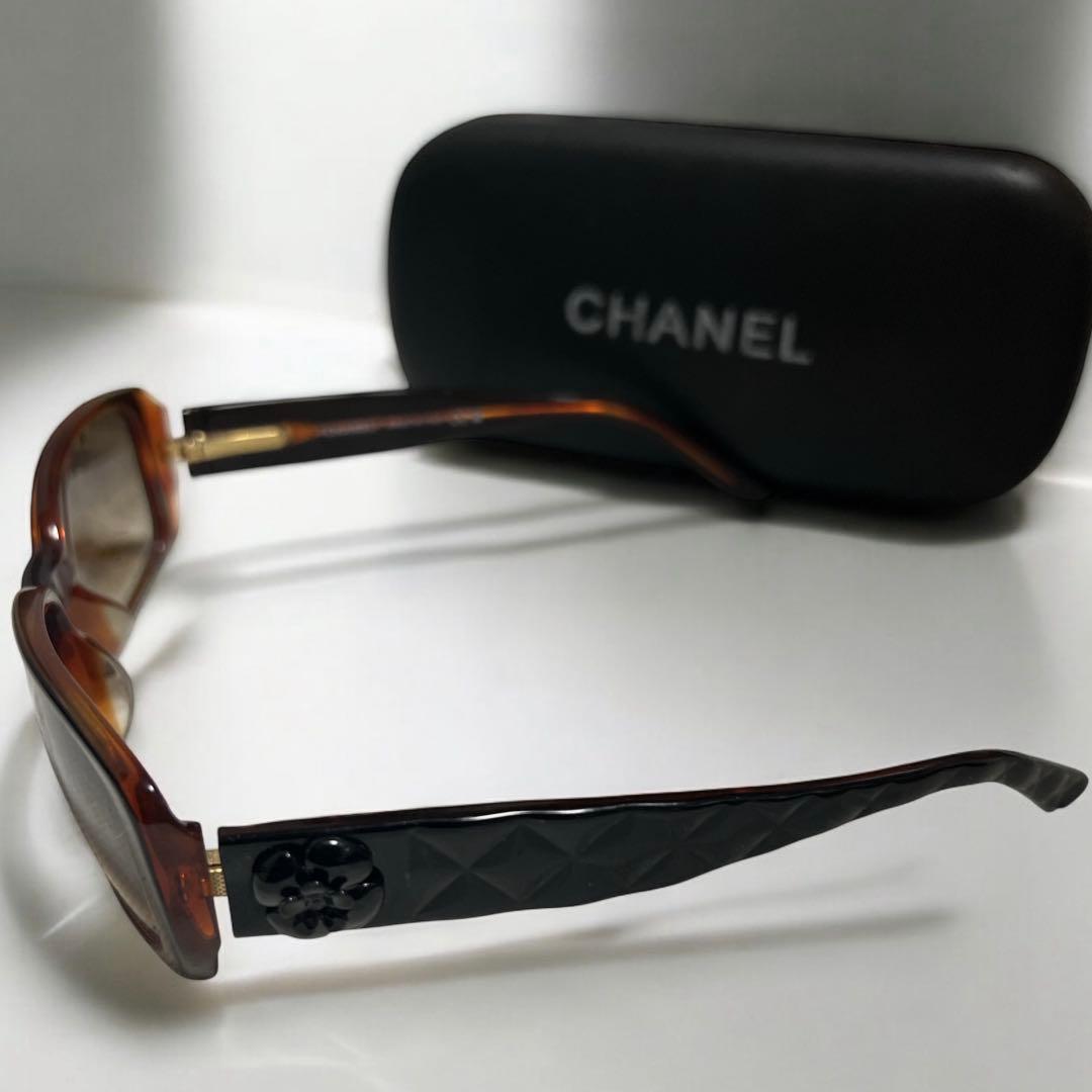 CHANEL サングラス ココマーク、カメリア　ケース付き