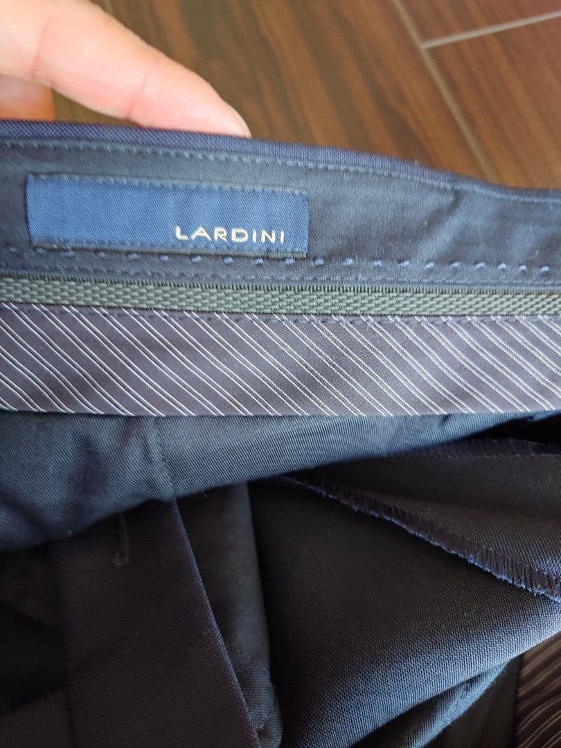 美品 LARDINI ネイビースーツ 46 モヘア混 ラルディーニ ベルベスト