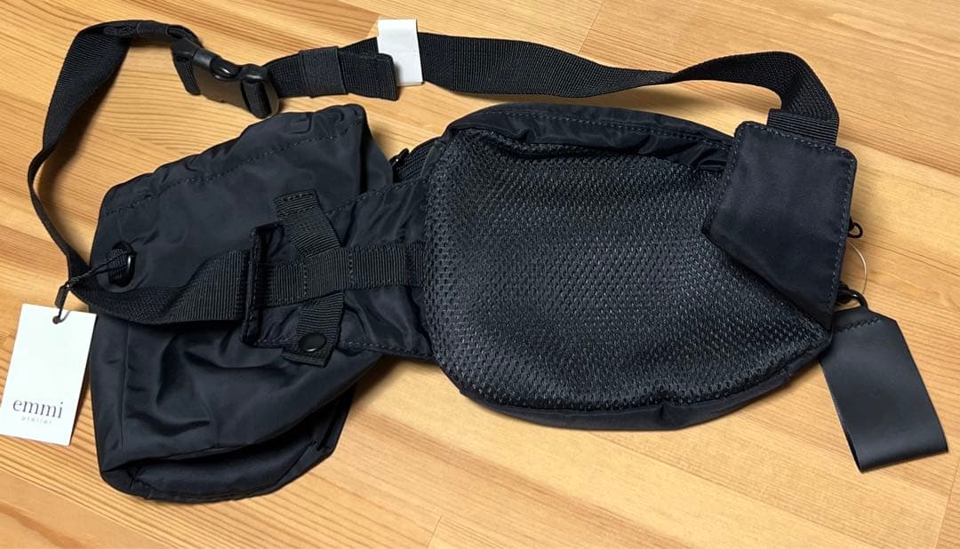 emmi ボディバッグ