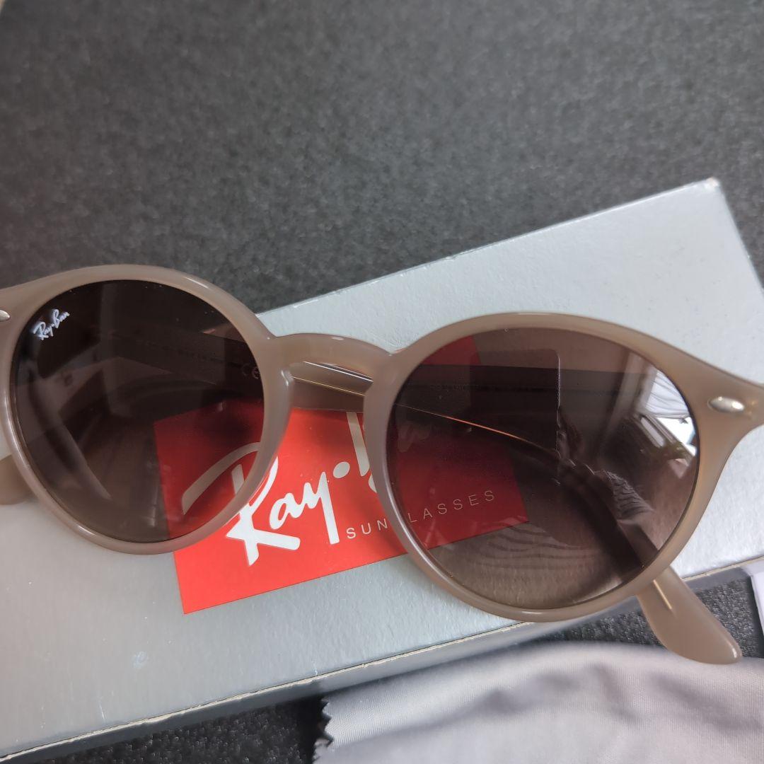 【値引き】Ray-Ban ベージュ ラウンド型サングラス