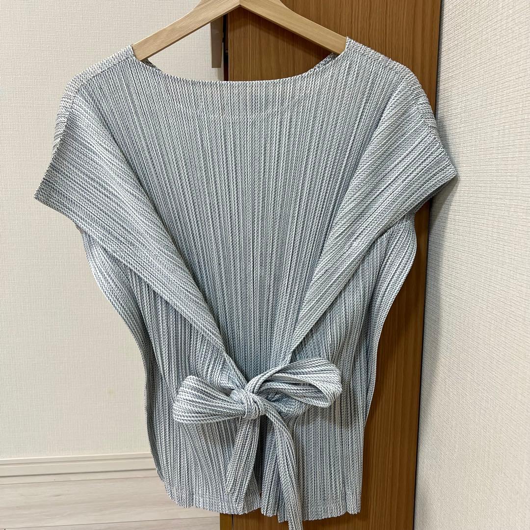 PLEATS PLEASE グレー Tシャツ 半袖