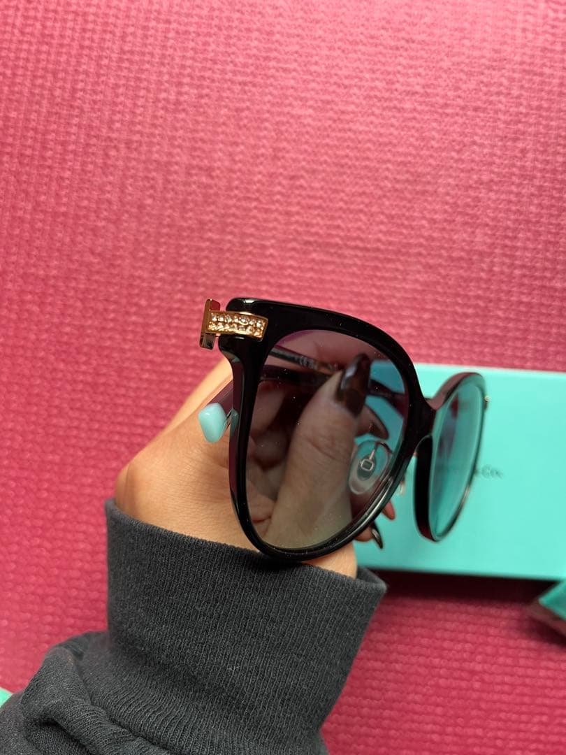 新品未使用　Tiffany & Co. キャットアイサングラス　保証書付き