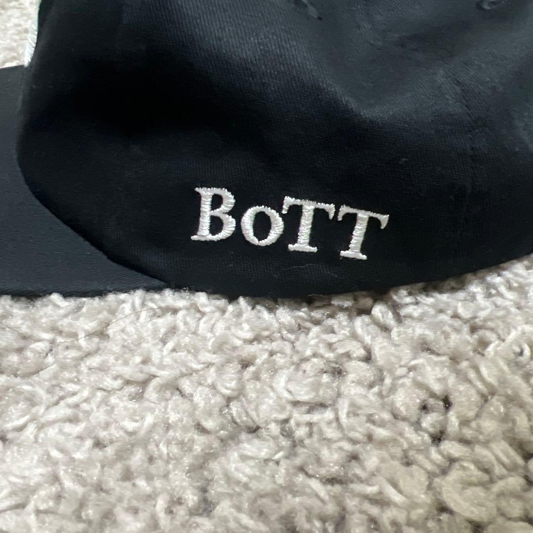 りよん黒の刺繍キャップ BOTT
