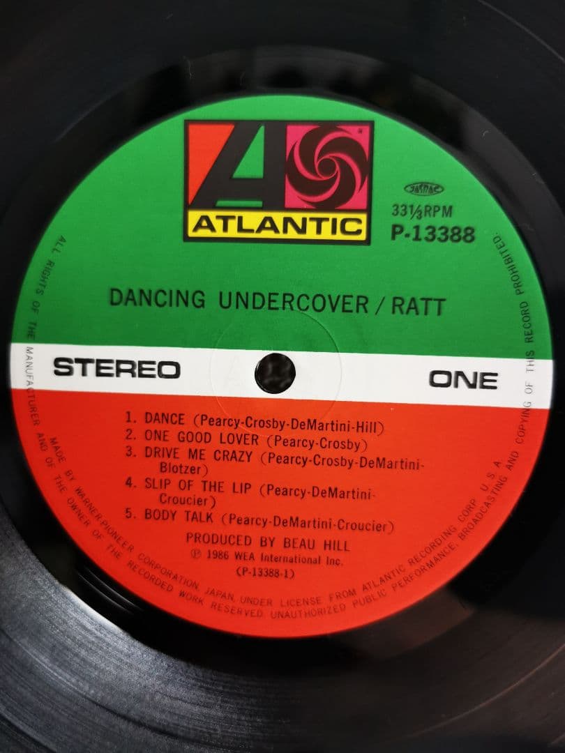 (レコード)RATT Undercover国内盤 P13388 はがき付メタル