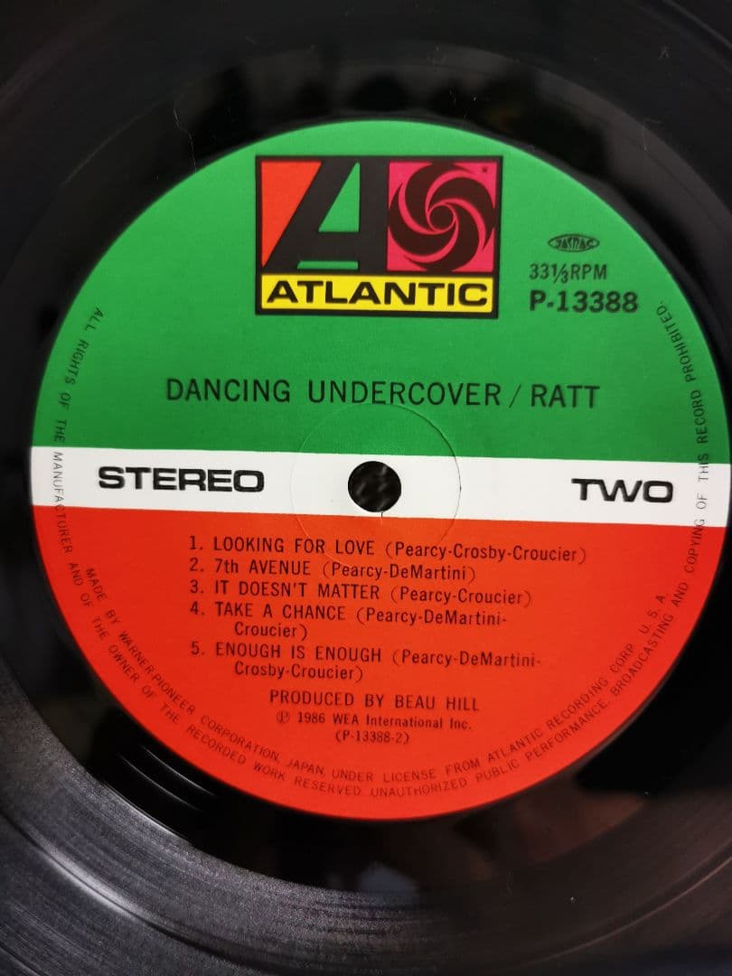 (レコード)RATT Undercover国内盤 P13388 はがき付メタル